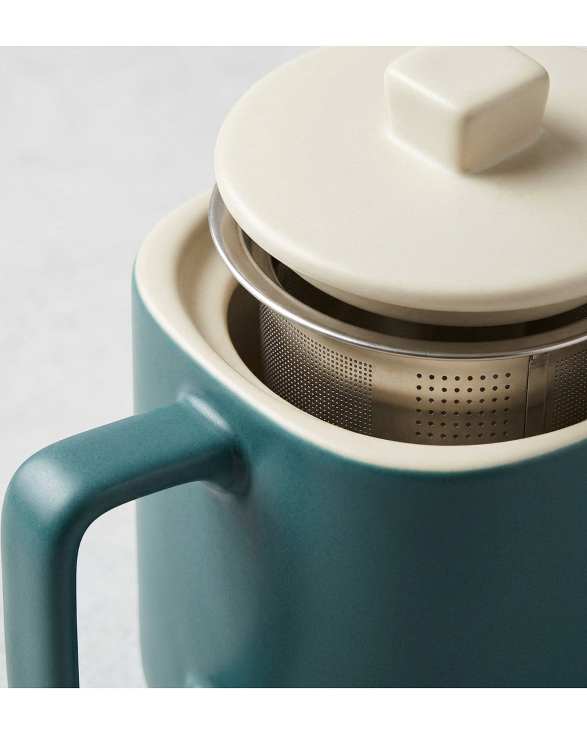 Ckdgb Square Shoulder Ceramic Tea Mug with Steel Infuser and Lid Teal 13 oz - Detail view