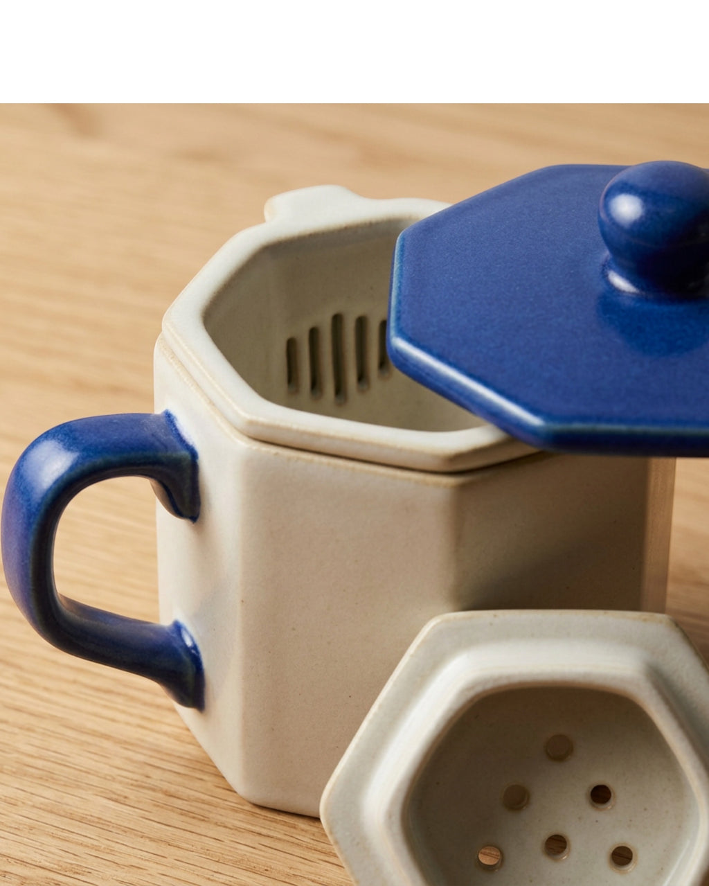 Ckdgb Twin Ear Hexagonal Ceramic Tea Cup with Slot Infuser and Lid Ivory 14 oz - Detail view